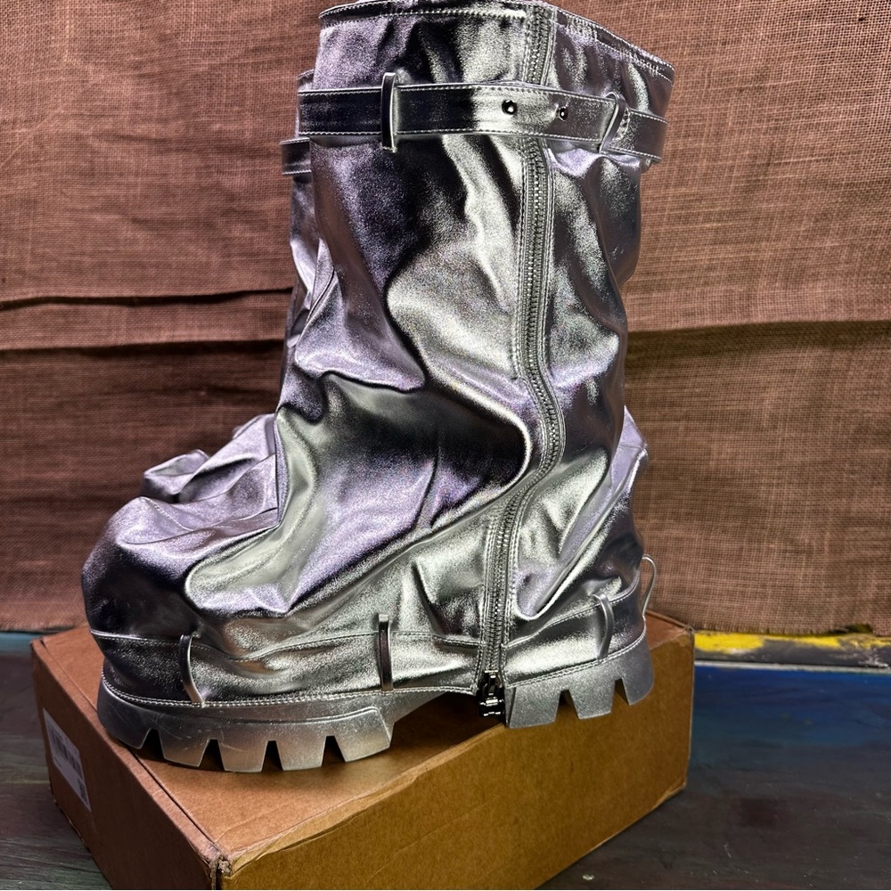 Silver Futuristic Festival Chunky Motorcycle Boots Size 6‎